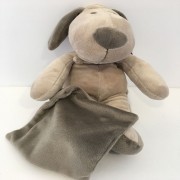 peluche chien avec son mouchoir