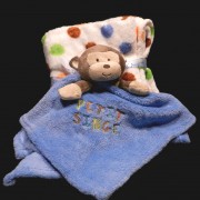 Doudou bleu et plaid à petits pois