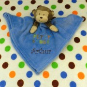 Doudou bleu et plaid à petits pois
